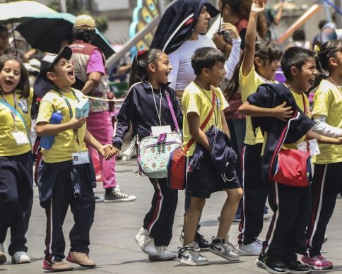 CIUDAD DE MÉXICO, 24ABRIL2026.- Niños de todas las edades acudieron al Zocalito, como parte de los festejos del Dia del NIño que organiza el Gobierno de la Capital.
FOTO: VICTORIA VALTIERRA/CUARTOSCURO.COM