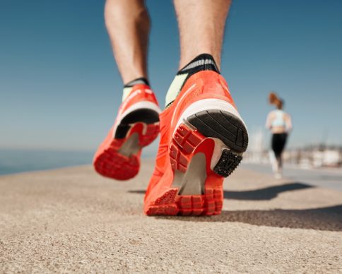 Close up runner feet. Man runner legs and shoes in action on road outdoors at road near sea. Male athlete model. SSUCv3H4sIAAAAAAAEAJ2RwQrCMAyG74LvMHreYZvihq8iHmIbtFgXWVNFZO9uuq1QPXrr/yX9+yd9r1dFoU7grVb74h2VaOtc8DwAW+oFV+XC0VimwYKLMLJxqijPwMGjzyw09J5JX+8XYhJeJ48JmNCjwE3moYHxLOZfLinYYdZFKixPsJSUKjPmw2liCY3l3zfnwzHlhjP2+hWzjVnqAR3CPPlhblXXJ+Nwm6ZYmh7WIGUagrGUTfkgDc7/7kN+gG7ZLSMLignrTdW123rbttWu6bqmayXz+AGnZn5yyQEAAA==