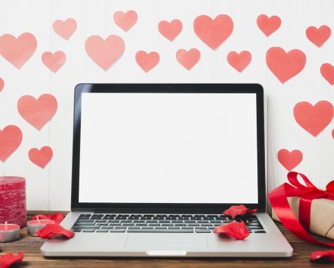 laptop-valentine-s-day-decorations