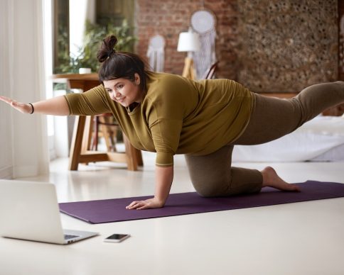 Obese chubby young European female with hair knot practicing yoga or pilates indoors on mat, doing exercises to strengthen core, watching video lesson online in front of open laptop computer on floor SSUCv3H4sIAAAAAAAEAJ2STW7DIBCF95V6B4t1LBnb0LhXiboYA7FRCViAW0WR717AIaXKrjvPNz/M85vb60tVoRGcZOi9usUoxFKp1XkLXhodcHO4cys0F7YkgktvrARVwhE8mzVcRIB6VSriLSWR8+BXJ1zxGHAzCucN+wwQP2bIKbFlNt7ERDGEgRdTePXPmKzhtMdVTqRk6AgphA4Fc+uYWEbb4d+d+8dH3h0modk17rYVW1uhBOzST3sp+vz2wl6SinsRrFyaQtWXYaBiQVdMWqxkUk9Fm/Fz8iW3MbNqb6/l5kgZs8CooinnMFNkPoNzoZxnXv7ocAXmUryjjU8C7lMRD07EEHd4IE1Luq5r6dBgSlD2O3goeSlxP4FZhlTaMO+8LsoAF/wXPR0HIQ0hGOPjw43nO9lrSE/2ktIBGWejM6XNIAZa903f1j1lx3o48rZ+G8eggrKOniFYu/0AbV6XPhsDAAA=