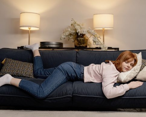 portrait-woman-home-sleeping