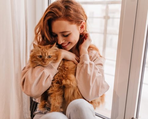 Relaxed smiling girl playing with her fluffy cat. Indoor shot of amazing lady holding pet. SSUCv3H4sIAAAAAAAEAH2SPW/DIBCG90r9DxZzrOKvGHfsUHXs1iHKcIarjYJNZHAqK/J/L/5KiFR1431f8XB33PX5KQhICUZy8hpcJ+W0VKo3tgMrdetsult9FNLqToLyzRIsr1to0Jltr9Rkj3NIjAXbGzQTerU4WKwcYzFviOX9w6KDLZhDd8NF5BP1WSHZeYnpyyn50g22ZPPH3T+QN4TeDi/vYOqptT9gd85yOG5tQoUtH+5FO0t0CI2xcm794LEewPH+QUasuL1xvAWklJWxmp/Otbb6P9yHVlLAYO6Q5TB6c+9QISxzXzmEQpYwYFmYxXsappzFYQFJGbIoLyH/joqU0Rm51EROPxa7xv+5ixSoPQ29kNr7xIvmoKYLiVfJuZNctpV3TdsaO38h3KbpxjNabefK17aJcBszySiJCsryJMopjaMiZynZtszNTQq/1mXxaumibvB8KSZSmfKc5imEPMsxTGOehSzdZ2GclWlRuDlRFG4W4y+1swnVHQMAAA==