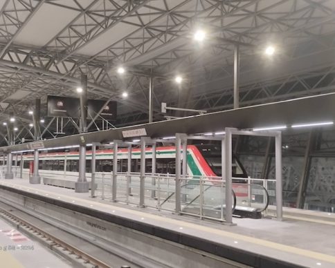 tren interurbano el insurgente