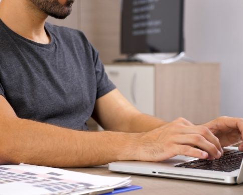 Young man working with laptop at his business documentation . Business person at workplace. SSUCv3H4sIAAAAAAAEAJ1Uy47jIBC8r7T/EPkcS2AwmP2V0R4w4ASNbSyDZ2cU5d8Xv9uZ7Iy0t3RV0e6u7s7t54/TKSmltyr5dbqNUYxtXQ8+9DJY10YYnRfcaBtcb2U9giN2n5jEBxkGbzxIgTPSVzHG61tZy+YjAmQFSnvxwanX7uqCg4RytRv60r1DUJvOeRsmsT8QvZGND7YxEK2irLYSQo3z+3O8o2OTpjaNacMhcWffwyFB51qdQ8BfhxBMP3Ux4sARJYO5RKsOnqw2v8zxaSXmrmWIVJKcAeaHcsJW6H7+75fzj9/bNC6mVeM4bndQdR99kPMcX1Z7K60qxsuUFkKmNOc4lYKiVFdEIWkyTgs8fWVOnbz+iY40U9dL0jerjQOxHLR1wJU3p2TtH/zreqtsewHPXLiaHsQqbqhrANC6MFW+GJHoOIIxxAQXGSFIkIxRzhEXybq1cW5Ww1rnRb7aSPUfoMahq53URu/Q5/HjnHAmSMHoNohPO75oBEG7Zl/VmaWYFju7Lt3K5SD7YfU3Qb4L1pvbOL5zx3NYBAxDwcNlbCLwhfVIFo4QUPrjyS4aRsSu2f4mZo5TMVP37caGsrHR5qP18C9ia47821N2LPrgKaPQsqdDZTz7dqgcU/x17xwxgtBz7yKX8/wb86NIFOSL+cflZpQ8n3+RM07J4i64NKunI8EIGcZ0Wsk83nqGVFpkXKSiKEtVlvGAchbP/P4XGwK5NTAGAAA=