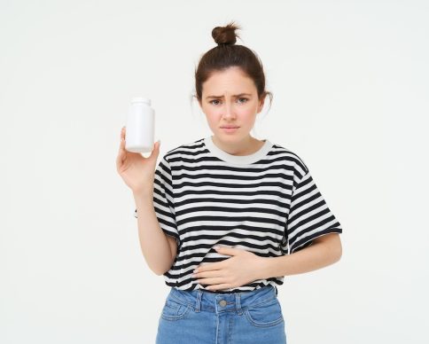 Woman takes painkillers, pills from stomach ache, menstrual pain, holds hand on belly, shows bottle with tablets, stands over white background. SSUCv3H4sIAAAAAAAACoRVuY7kNhDNDfgfGowtgPex+YYGnDkwHFBSaZpYSRR0jOfA/LtLalFiz7GbSe8V63qs4uvvv10upPRTqMi3y+v6h/+hbZdpHv0cYo8w/WPHR+hrGHPkcRSa5oAP+R/UYY5j8G0Oln6urr3vAMF+adsVfttIMs1+XiaYslzqEXw3zWEzF0eYOpYwzbH6kaM1DHEK83CNc5xyYoh9rXLg2T93oRrjnc/Wd885MF2XeYbxQxjGxdjcuQ9Ps88BRenwlAPwDNDlQBfX5kILHfTzmis3h7c1/Xrp7wp+ibH3a+vZ6WE6Kz3QR6hmgJe1DpY1tvIzPKASd61Nsv9z+78kYiPxBFLkL4hDC2R3f2vLUq7M3xFTJwm/xfnCyfd6qW6X6RM/f4apgrb1PcRlOv3dPv49xHmAvlqren3Lyhqxgf52X/YiiNZclt6VRcNNU0gjeOGlpwWtTQW04igeS2kQsCXnjZMFZ6UopGSucGDKwjGhhK1LUB62lG55kB//4X3oth7uGfilDjHr6WOsfLvdvSxNHwY/+rtzwxiq0D9kSJyv22wlT1Vc+nlcSyZHvm2Mgy9Rj2+XBsNAwq9+mtC8TniuPE5y7LI4fZy3hu1eSY1XY/1lQijOlFBScOeU4pTkQ3kN6GdLJyW4DG30NaxBD83vx5VpJ1EOftzt95ObDIQ6Dd4P8WFjT5s0z4mT/OSy0U60dln8fcoT57Kj7wZ+MxHU6Mwkzf7KGae5yTJPa2DlLGXMpOn9bN7RSFHJrGGnUTMCDGEPrQTnWuiTPVfARipj00r9sA02A8NZVne+GAxl0irM8Mam2V0nsgvYgV9KaqlzX3fcMnT9M8Utp0r/QnErjDY/lcZQJSn7XFlD3V0OuWyWUiuzy5SW9S6bEeYLSbHwXNK00zdOKWFkdi7b4asajDql2acXWGmlUI5dirvHEGsN9ZePIeGOcm0x+LEfMiWIUpQzyeRB3ulANK5GpXCsDv69DEQbZZWRaRF8VIFwoZmWyprTS1KBgPa2NJQWimoopAeKu5XxwvhS4+WzSsrmOJX0ISX0LzE8cYECKpTpsEgqEUaNkdhtdqaVVEKOcWeY1SeVCUGapgHuSigqLym+DU4VtlS2KCsrFa2ldYyfJ3eJCMdJsSiT3F6CXZywzgjx1uBjo3XhpK8KWdumKLHsoqbK4Yti8AlSeOrtfwAAAP//AwBLx01iZwkAAA==
